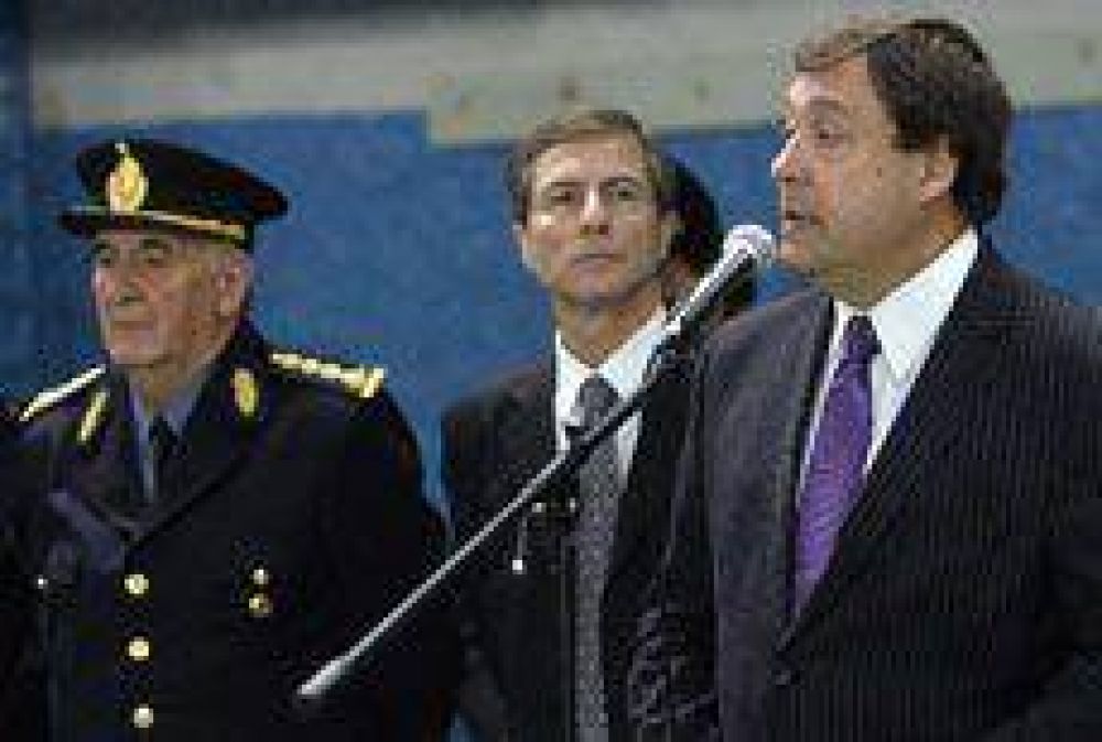 Weretilneck presidi� el acto de asunci�n de nuevos Jefes de Comisar�as en Bariloche