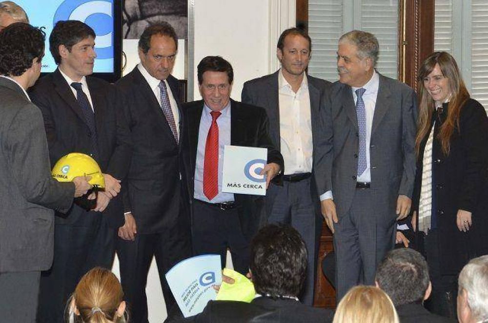 Lan�s firm� nuevos convenios para diferentes obras en el distrito