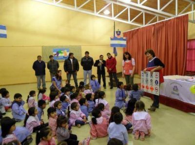 Vialidad entreg� material did�ctico y reconocimientos