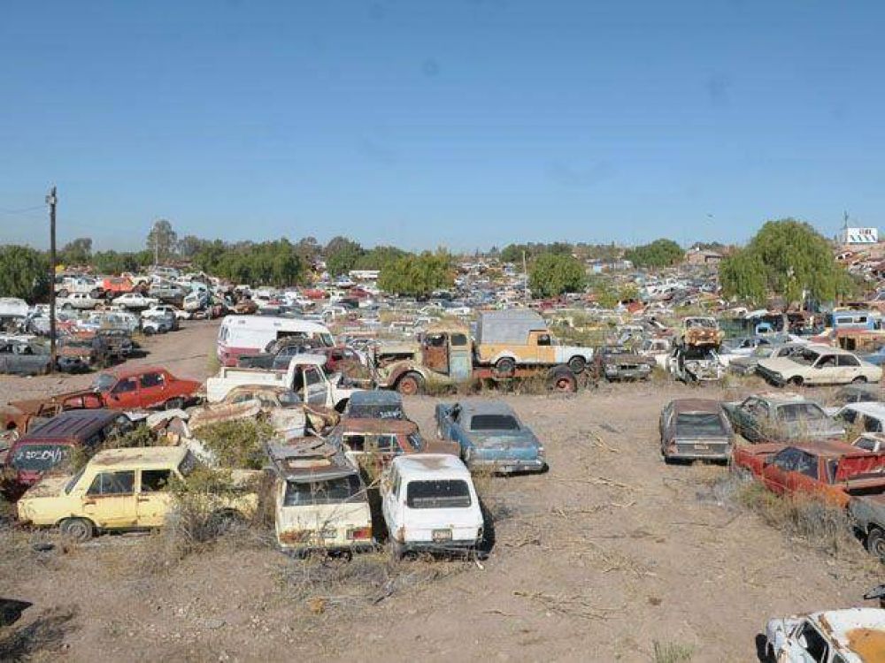 Ante la superpoblaci�n en la playa de San Agust�n, destruir�n 500 veh�culos