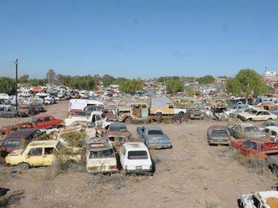 Ante la superpoblaci�n en la playa de San Agust�n, destruir�n 500 veh�culos