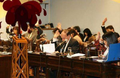 Tratan en sesi�n extraordinaria la renegociaci�n del contrato a la petrolera Roch por 14 a�os