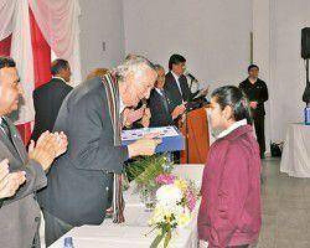 En Caucete inauguraron otro ENI y entregaron 832 netbooks a alumnos