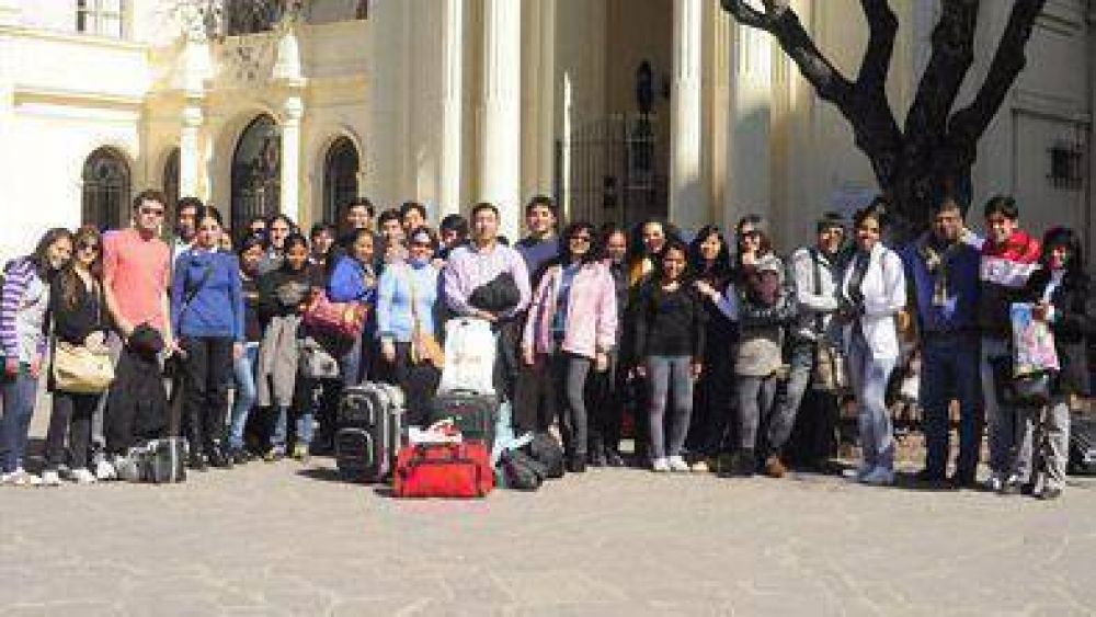 Estudiantes asisten a encuentro de educaci�n, memoria y DDHH