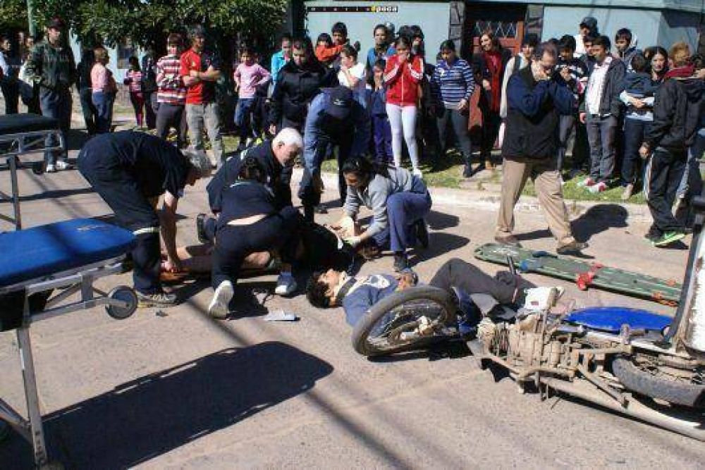 La menor que iba en moto y choc� termin� con una fractura