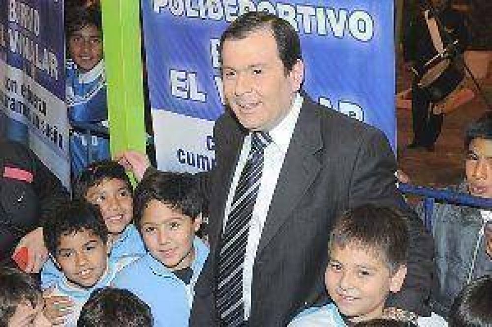El gobernador inst� a seguir "trabajando juntos para concretar nuevas obras"