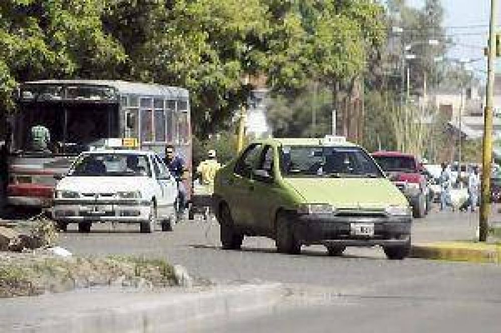 Remiseros bande�os, otra vez en estado de alerta por irregularidades del sector
