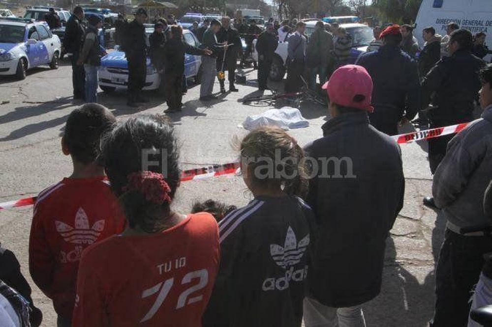 Crimen y conmoci�n en barrio Yapey�