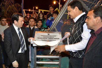 Zamora inaugur� un polideportivo en el Barrio Vinalar