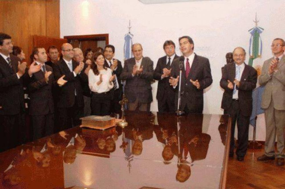 Juraron los ministros de Gobierno, Verbeek y Desarrollo Social, Bernachea