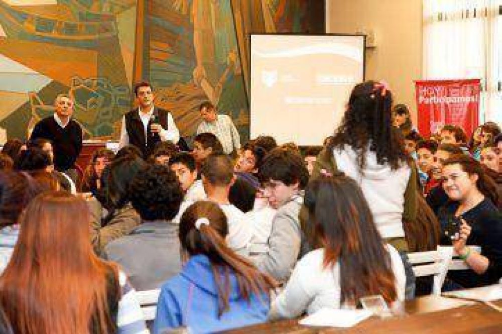 Massa y Carr llamaron a los j�venes "a votar"