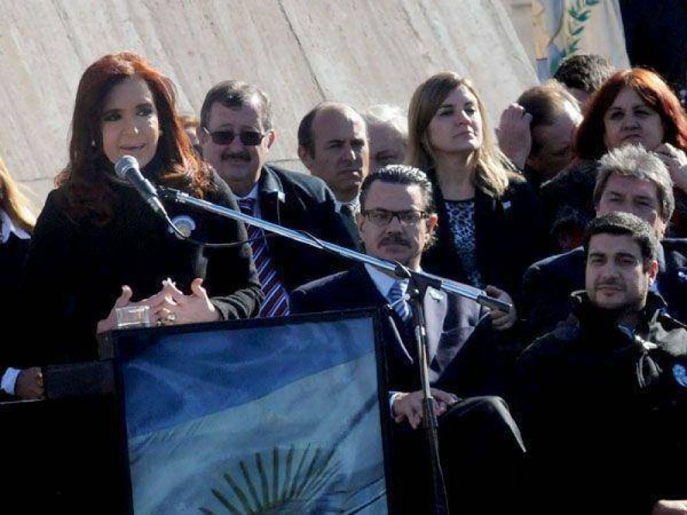 Cristina Kirchner llam� a "superar la brecha" entre las FFAA y la sociedad