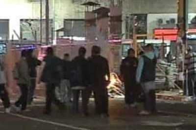 Destrozos y detenidos en Constituci�n en medio del paro de trenes