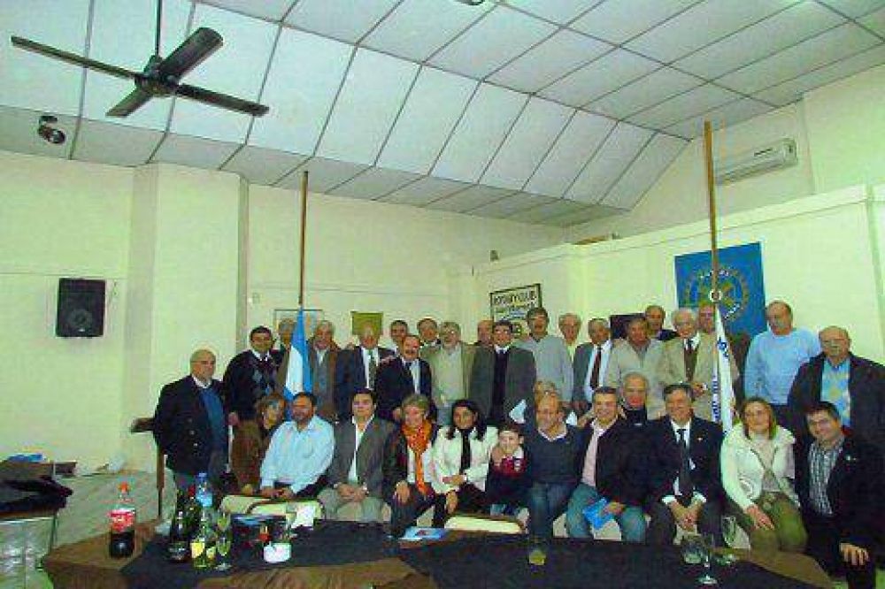 Asumieron las nuevas autoridades del Rotary Club Juan B. Barnech