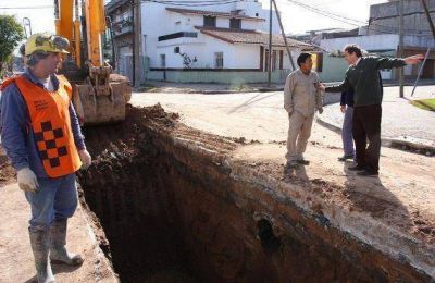 Gabriel Katopodis supervis� las obras pluviales en Villa Maip�