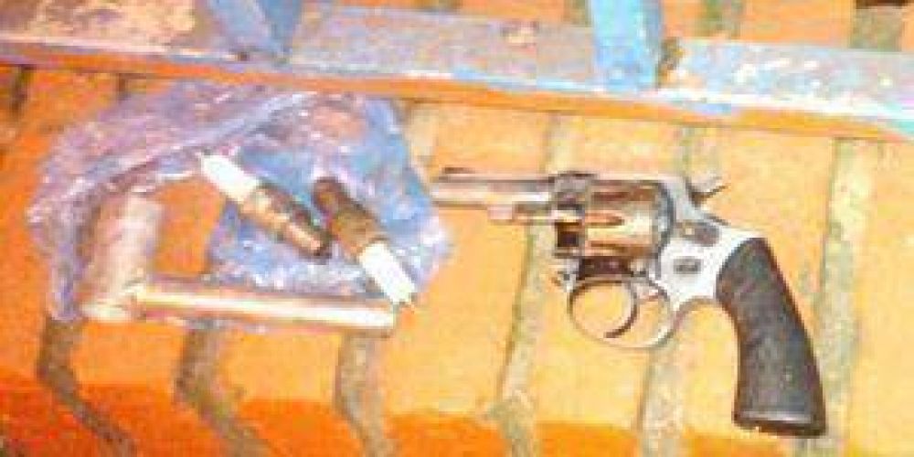 Incautan armas de fuego y marihuana
