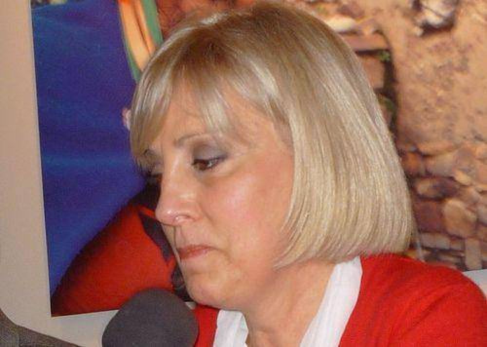 Fellner celebr� sanci�n de la ley de cirug�a reconstructiva de mamas