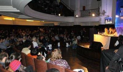 Debaten sobre la necesidad de democratizar la Justicia