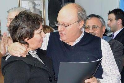 Di Pierro encabez� entrega de lotes a instituciones de Comodoro