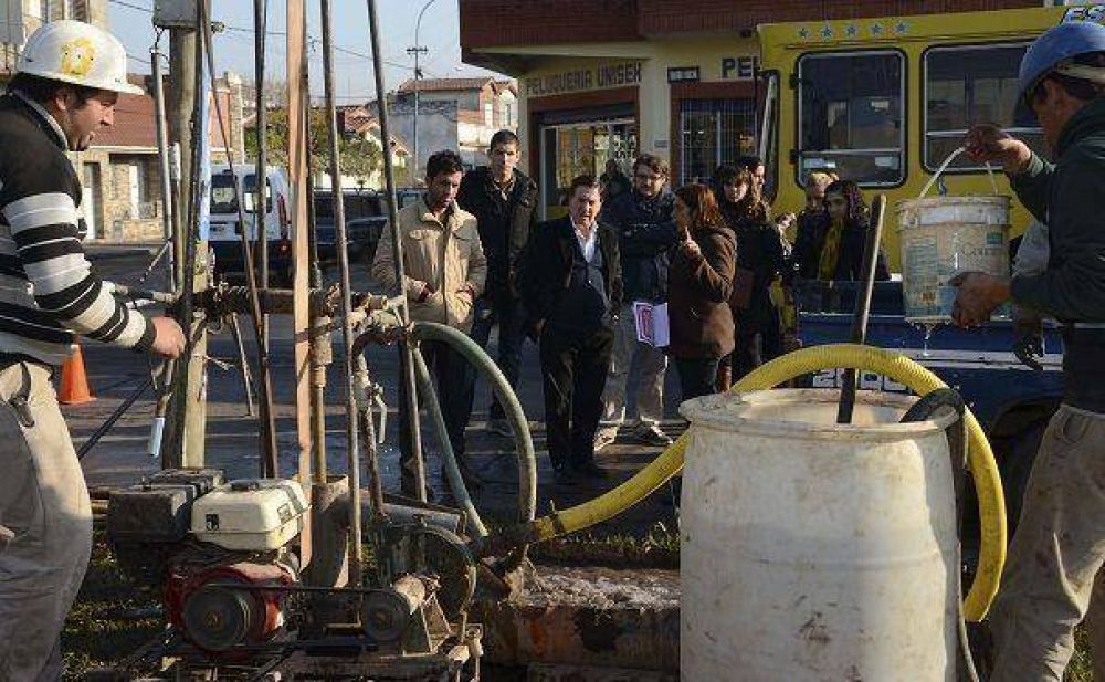 Lan�s: D�az P�rez supervis� obras en barrios del distrito