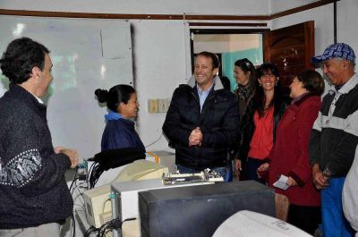 Insaurralde visit� una escuela de formaci�n profesional para adultos