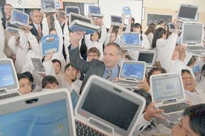 Buzzi entregar� hoy m�s de 3 mil netbooks en esta ciudad