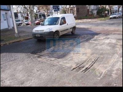 Exigen explicaciones por el deterioro de calle Andr�s Pazos