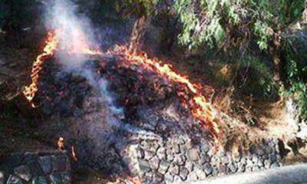 Los bomberos apagaron un principio de incendio en el Cerro de la Gloria