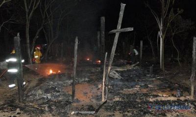 Voraz incendio dej� sin hogar a una pareja con sus 11 hijos