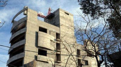 El centro de Maip� "se va para arriba" con su primer edificio