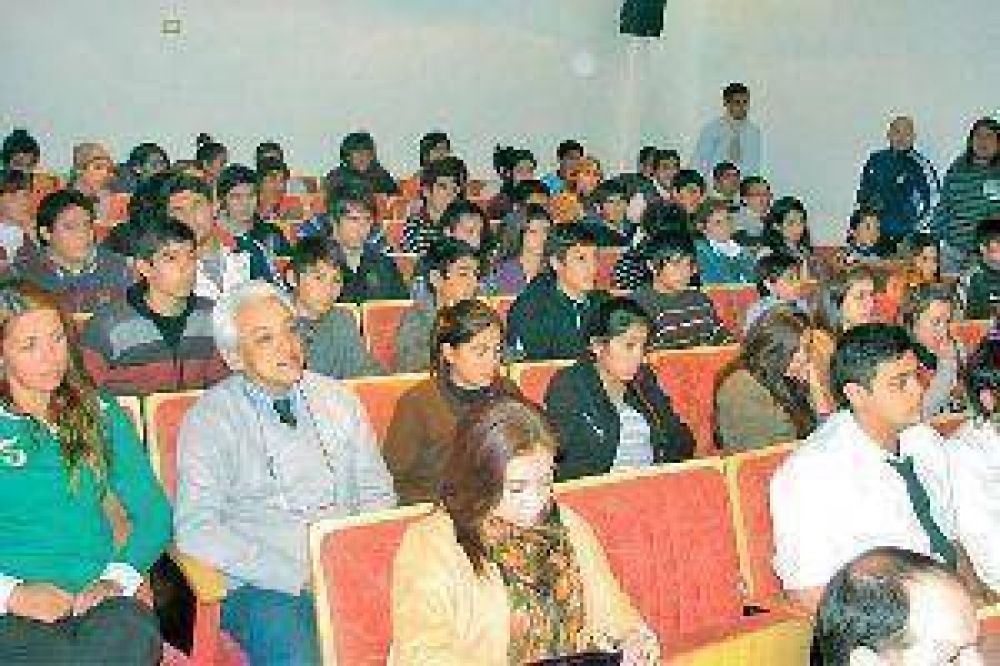Los intercolegiales de Fr�as movilizan a m�s de 1.600 chicos de la regi�n