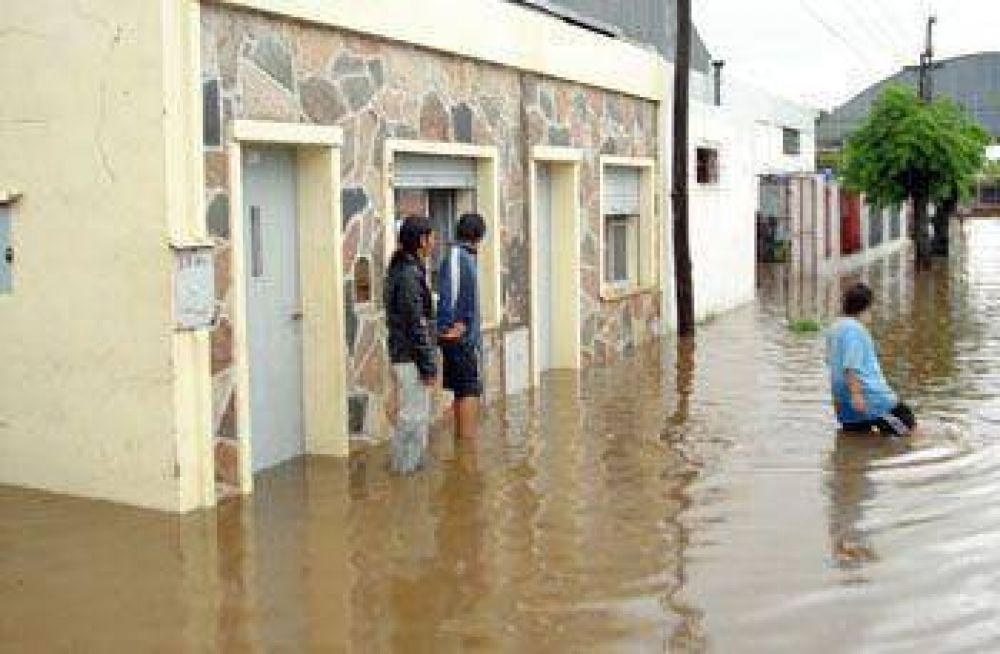 Reclaman la limpieza de desag�es en el barrio Parque General San Mart�n