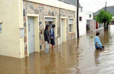 Reclaman la limpieza de desag�es en el barrio Parque General San Mart�n