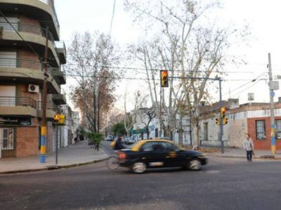 Tras una discusi�n en la calle, un taxista sac� un arma y dispar� contra un colega