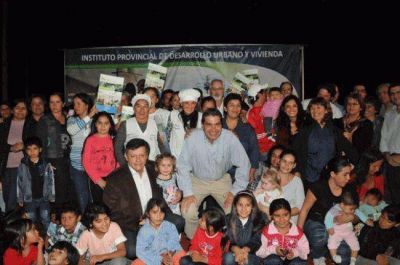 Integrantes del Polo Obrero recibieron las primeras 20 viviendas