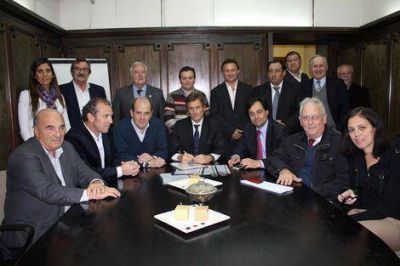 Firman convenio para que se realicen los ex�menes psicof�sicos a choferes en Chivilcoy 