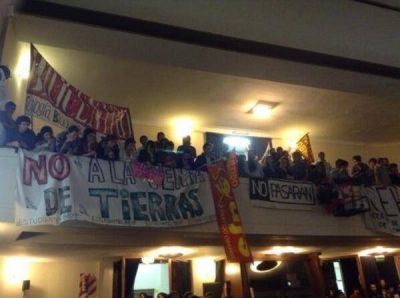 Se suspendi� la votaci�n por la venta de las tierras de la UNS