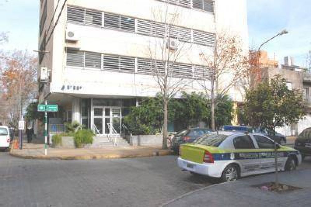 Tercer amenaza de bomba en la AFIP Jun�n