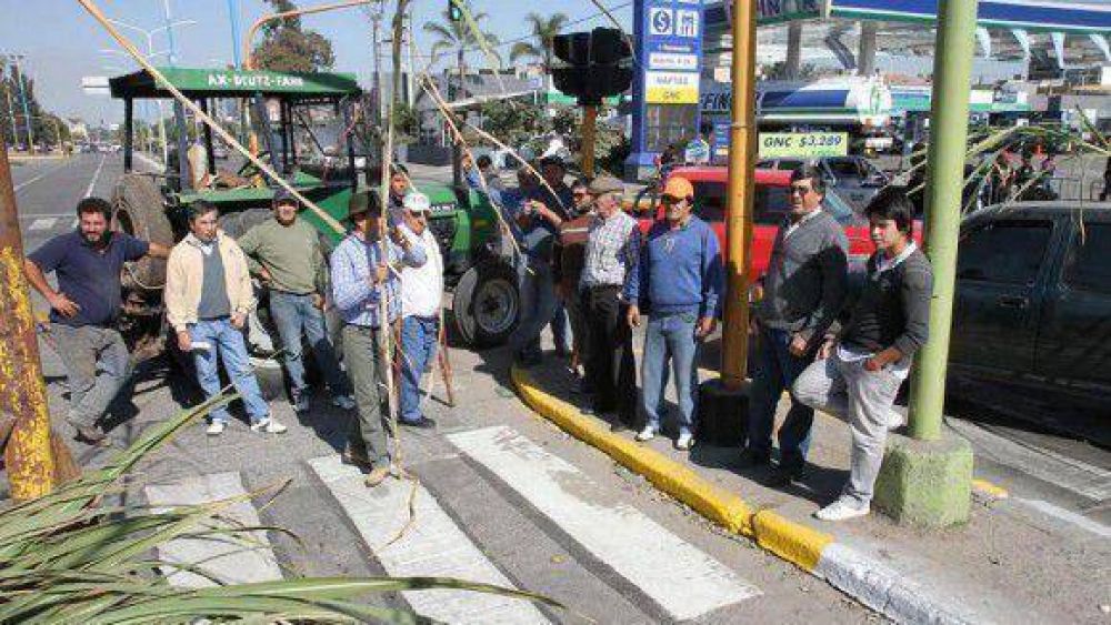 Por el reclamo ca�ero, el Gobierno siti� la ciudad y convoc� a los industriales