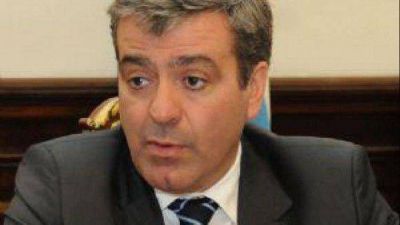 �Alperovich eligi� ponerle vallas a la realidad�, dispar� el senador Jos� Cano
