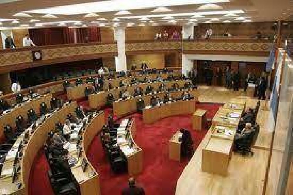 La Legislatura tratar� la adhesi�n a la ley que facilita el blanqueo de d�lares