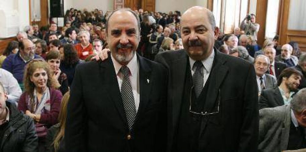 Perdomo lanz� su candidatura para presidente de la UNLP