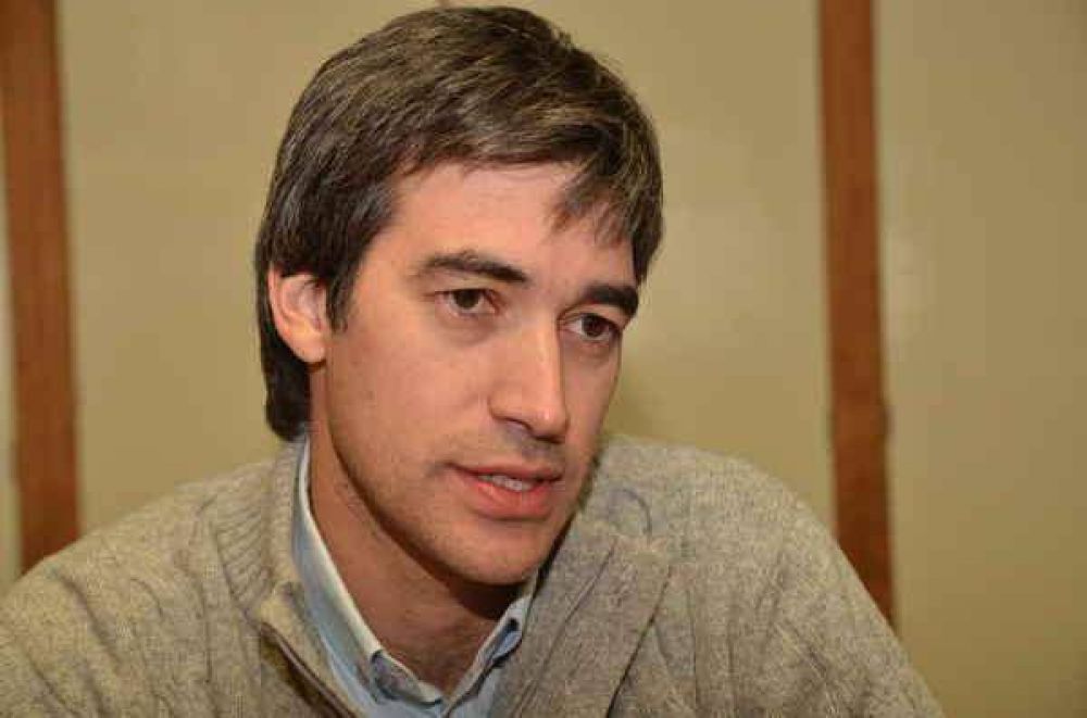 P�REZ: "SIMPLEMENTE SE ABRE UNA NUEVA ETAPA PARA DEFENDER LOS MISMOS VALORES EN UN ESPACIO POL�TICO QUE SE EST� CONSTRUYENDO"