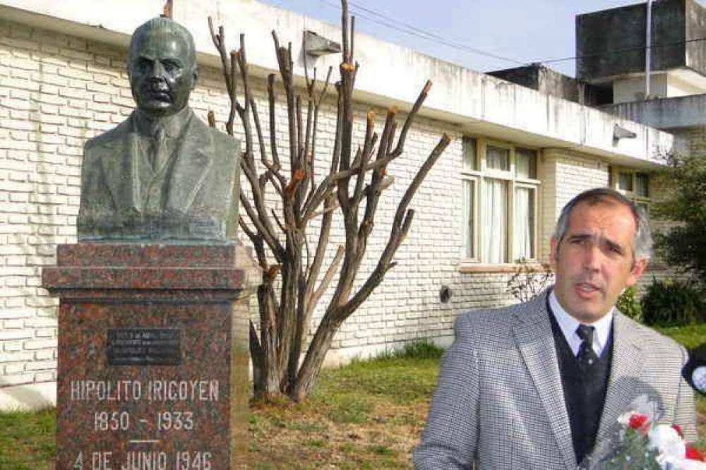 SE REALIZ� UN HOMENAJE A HIP�LITO YRIGOYEN EN AZUL
