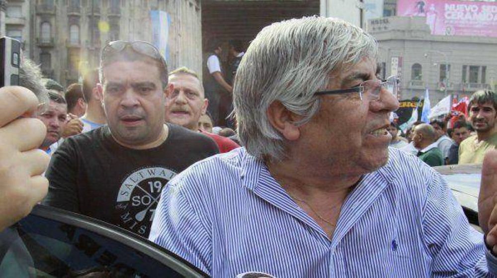 Camioneros amenaza con un paro nacional para el lunes