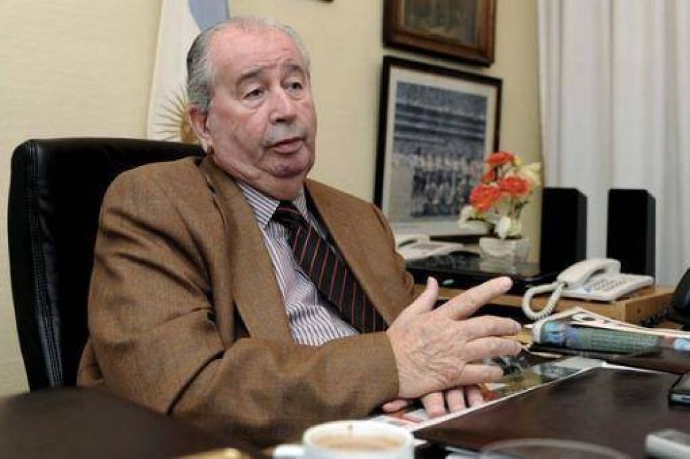 Julio Grondona: "FIFA quiere que Argentina organice con Uruguay el Mundial 2030"