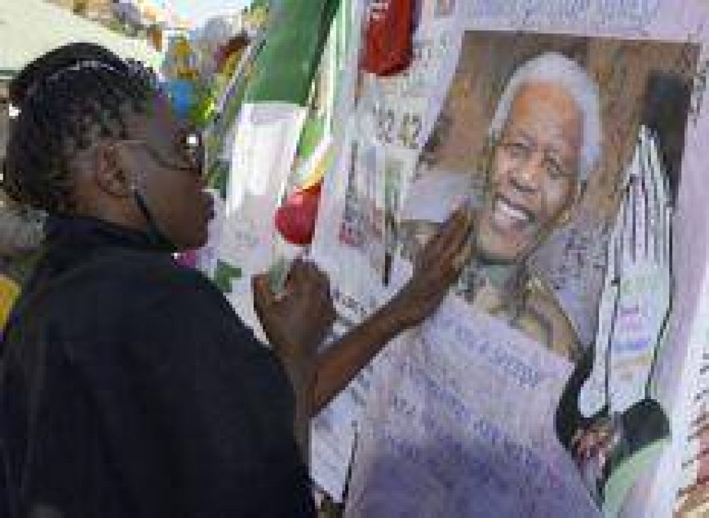 Nelson Mandela "en estado vegetativo permanente"