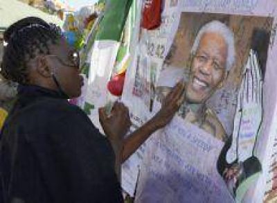 Nelson Mandela "en estado vegetativo permanente"