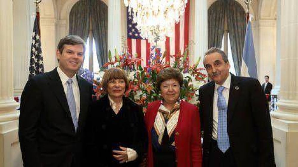 Nuevo papel�n de Moreno: les grit� a periodistas de Clar�n en la embajada de EE.UU.