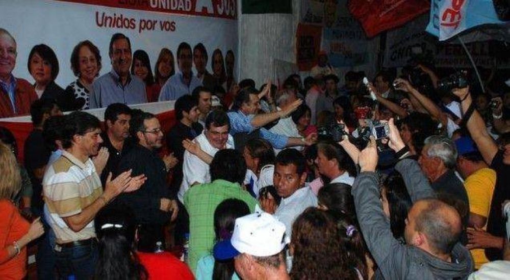 Multitudinaria presentaci�n de Uni�n Por Chaco en S�enz Pe�a